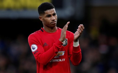 XK体育-于帕梅卡诺头球解围险乌龙